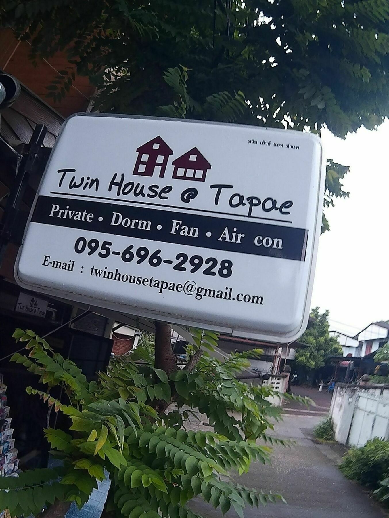 Twin House @ Tapae Pansiyon Chiang Mai Dış mekan fotoğraf